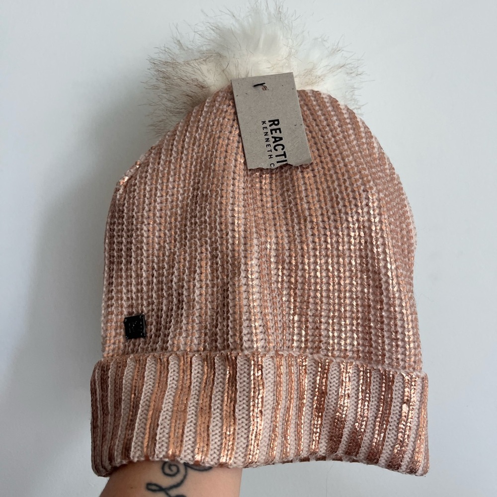 BNWT Kenneth Cole Reaction Metallic Knit Beanie - Rose Gold and White